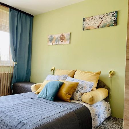 Appartamento Apartman Jelena II Sremska Mitrovica Esterno foto