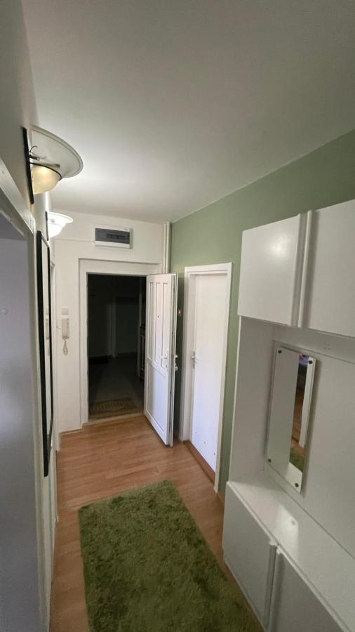 Appartamento Apartman Jelena II Sremska Mitrovica Esterno foto
