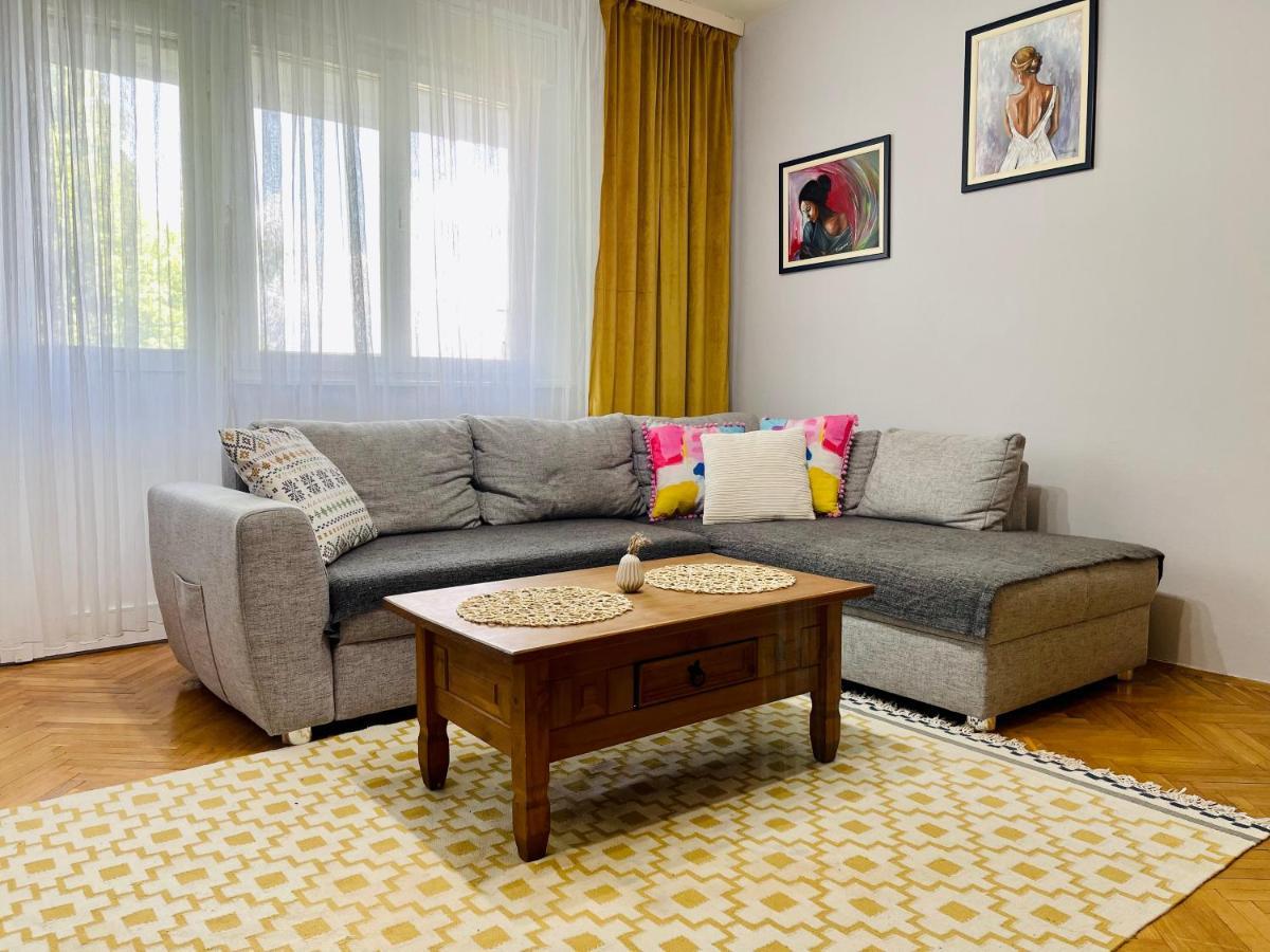Appartamento Apartman Jelena II Sremska Mitrovica Esterno foto