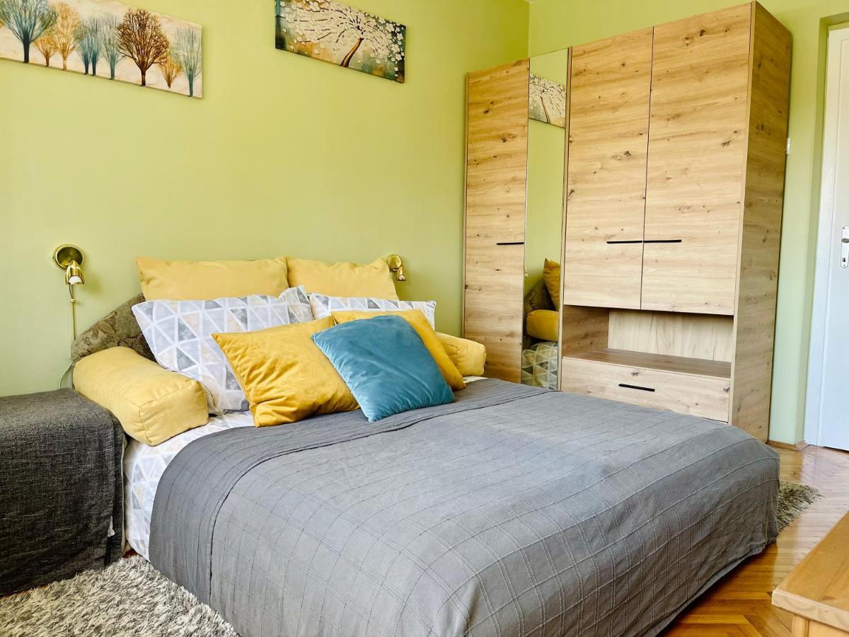 Appartamento Apartman Jelena II Sremska Mitrovica Esterno foto
