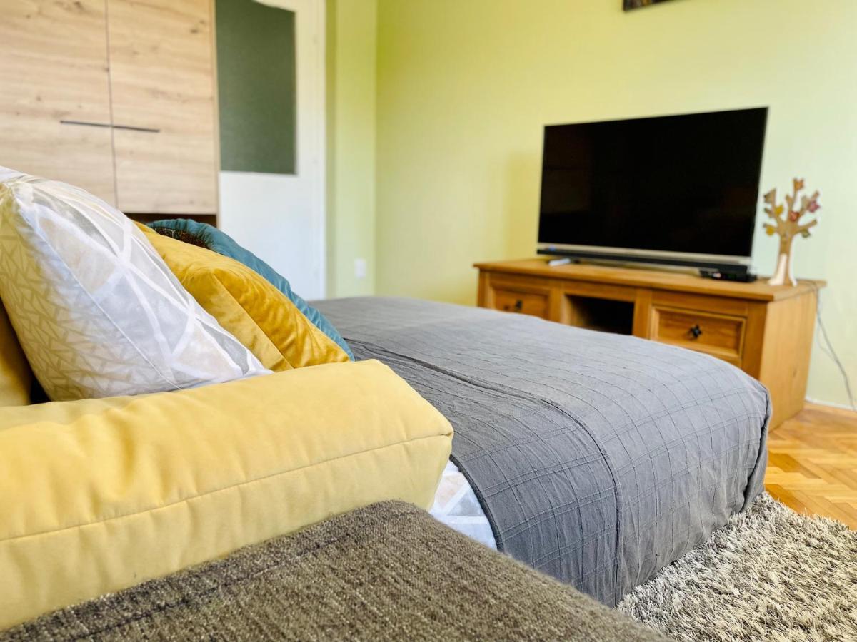 Appartamento Apartman Jelena II Sremska Mitrovica Esterno foto