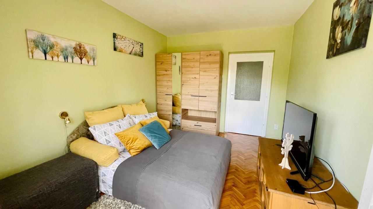 Appartamento Apartman Jelena II Sremska Mitrovica Esterno foto