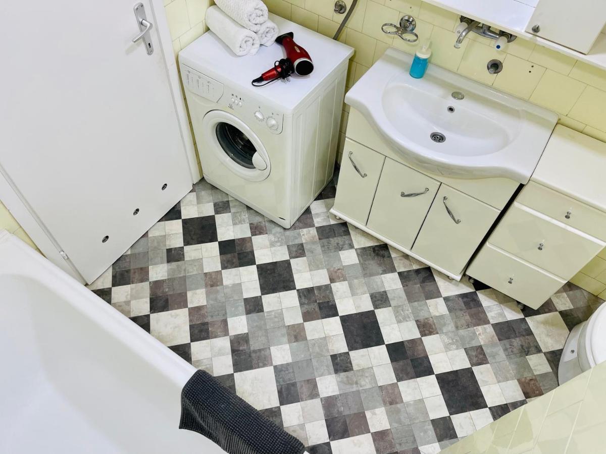Appartamento Apartman Jelena II Sremska Mitrovica Esterno foto