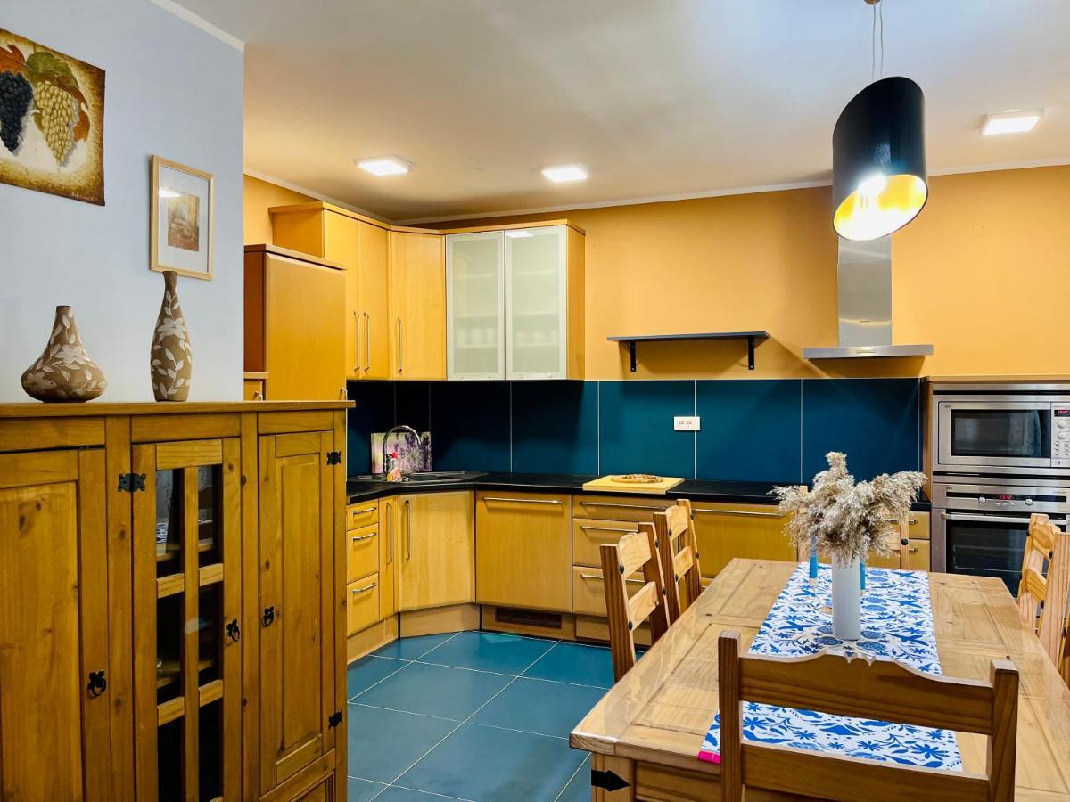 Appartamento Apartman Jelena II Sremska Mitrovica Esterno foto