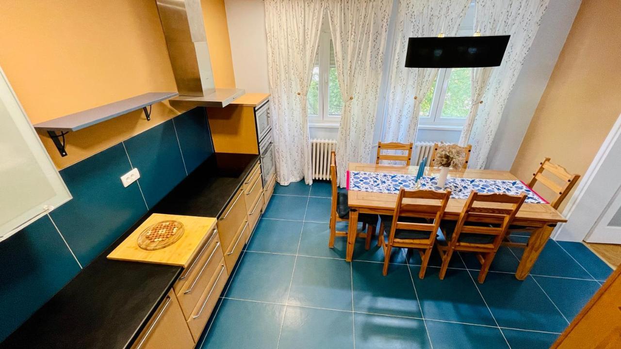 Appartamento Apartman Jelena II Sremska Mitrovica Esterno foto